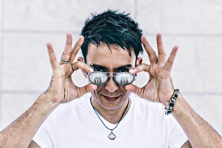 Lens flare effect in sunglasses